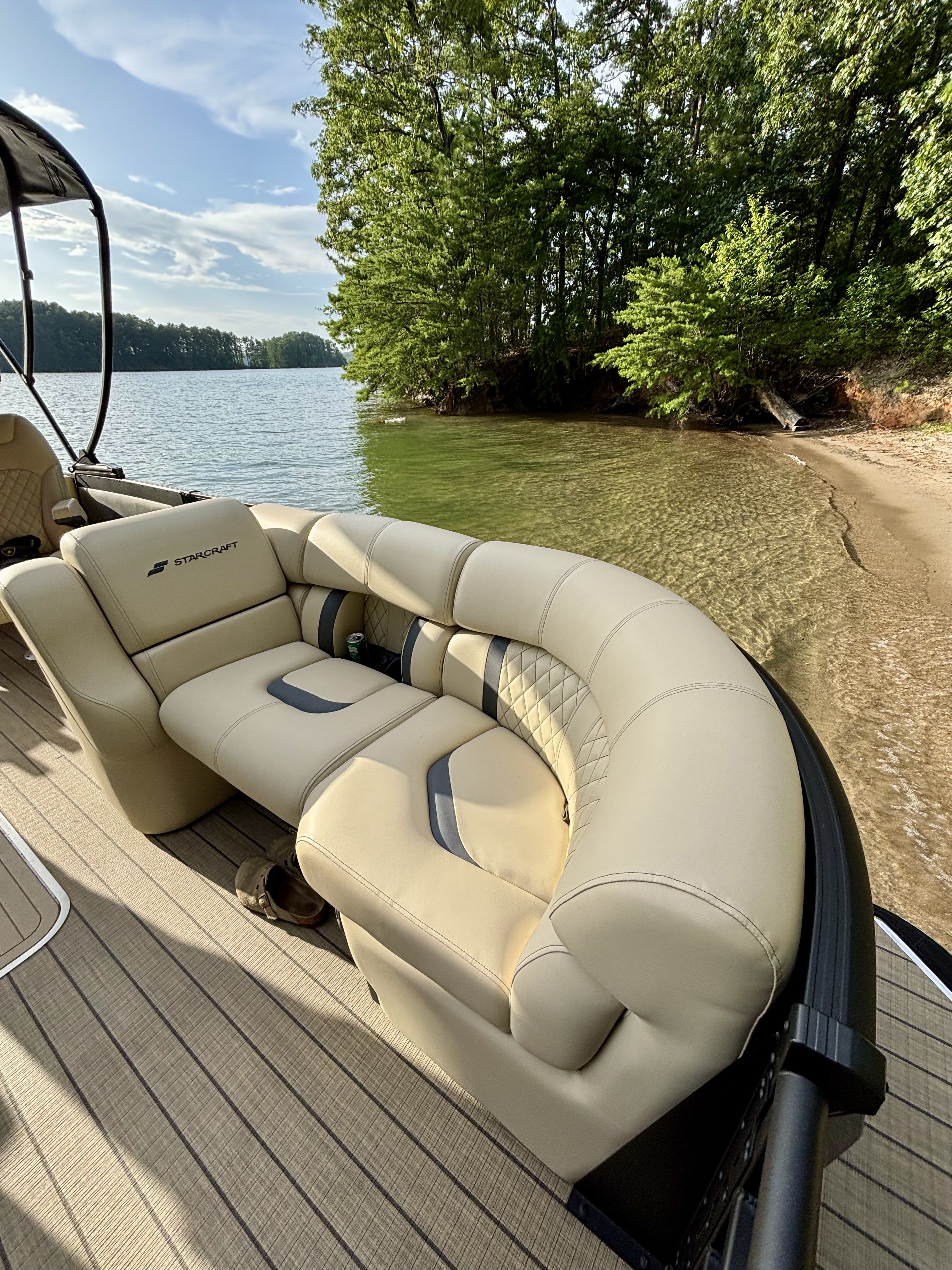 Front lounge seating