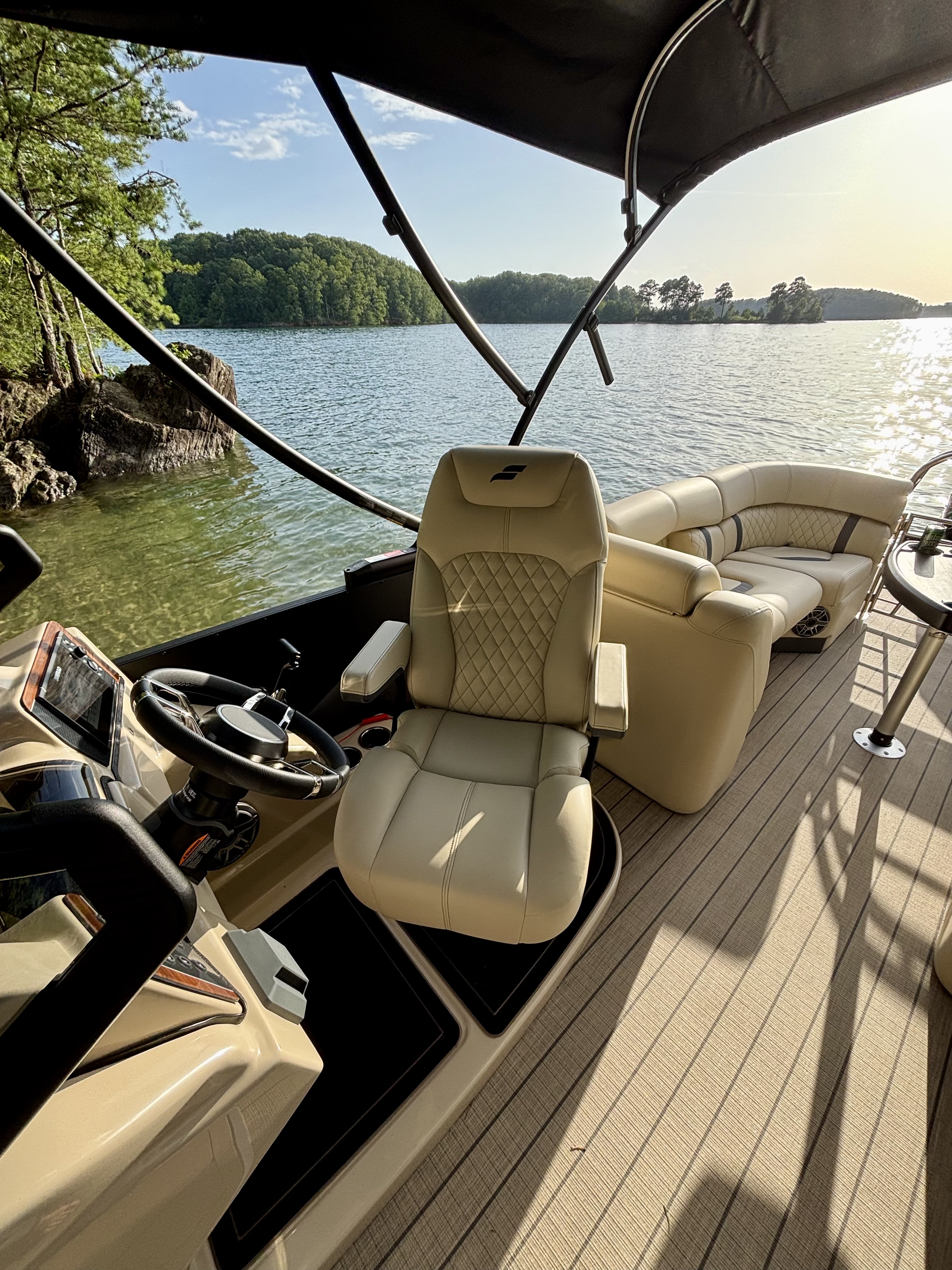 Captain helm seat